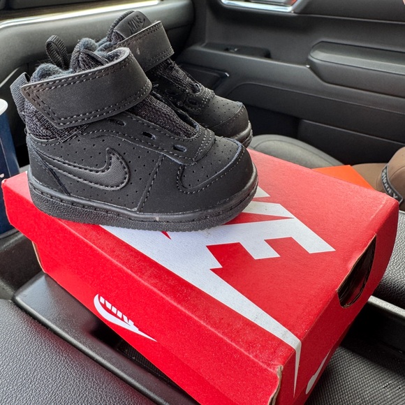Nike Black Kids Shoes - Picture 1 of 3